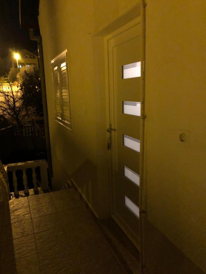 Apartment Raslina Екстериор снимка