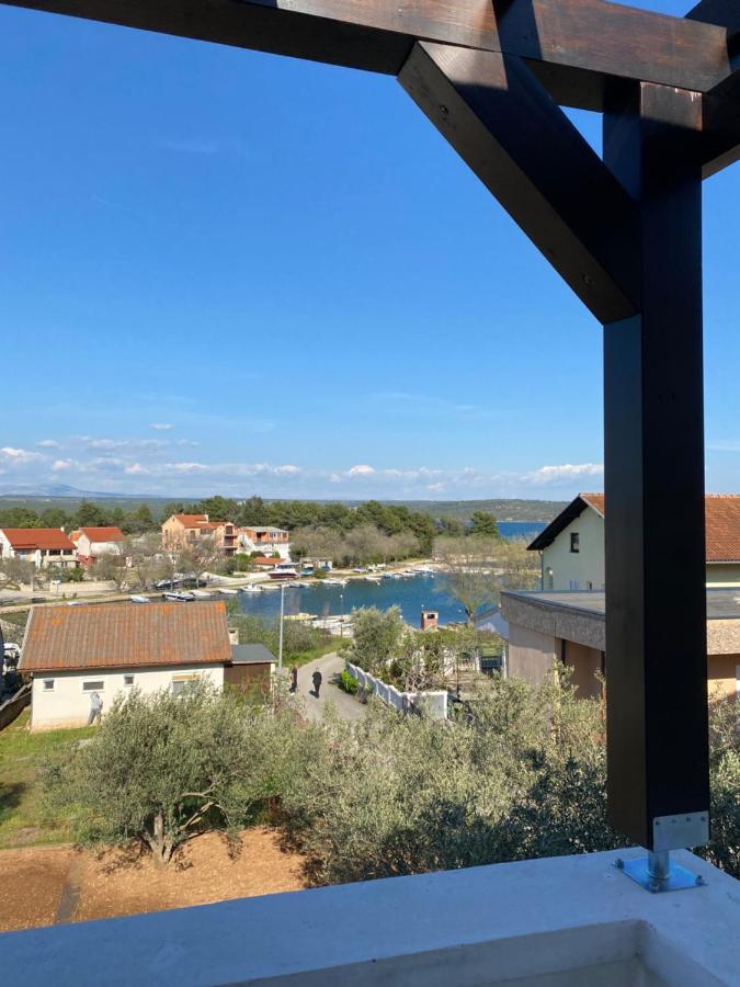 Apartment Raslina Екстериор снимка
