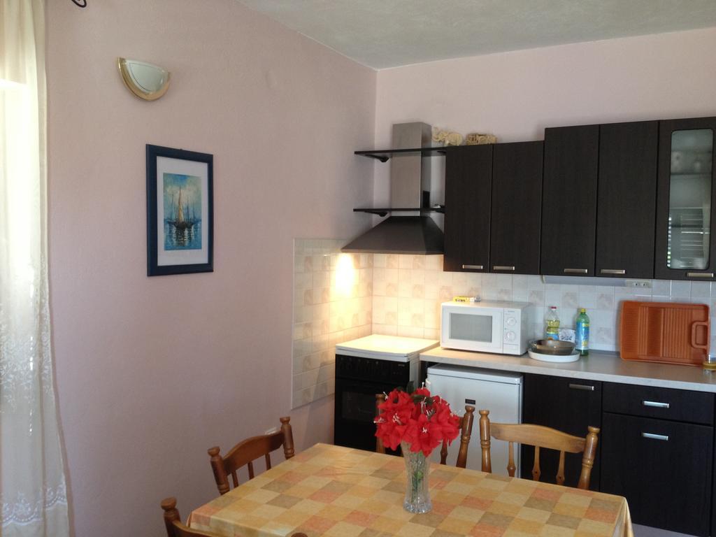 Apartment Raslina Стая снимка