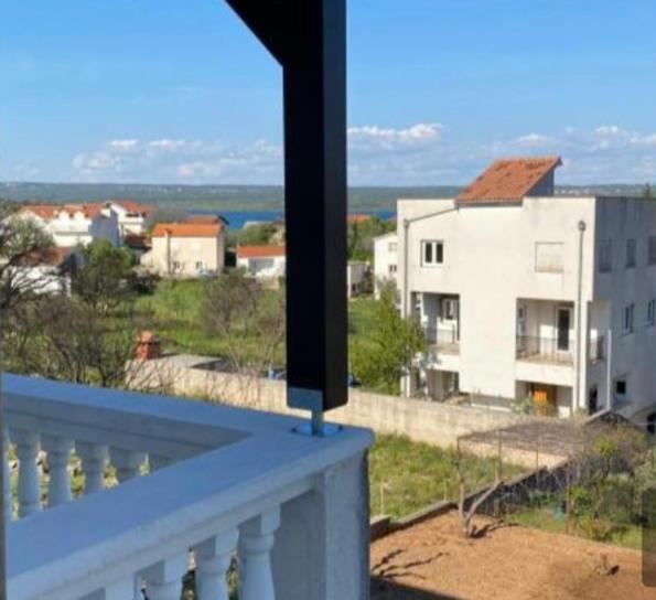 Apartment Raslina Екстериор снимка