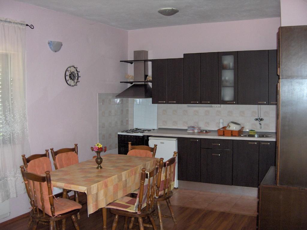 Apartment Raslina Стая снимка