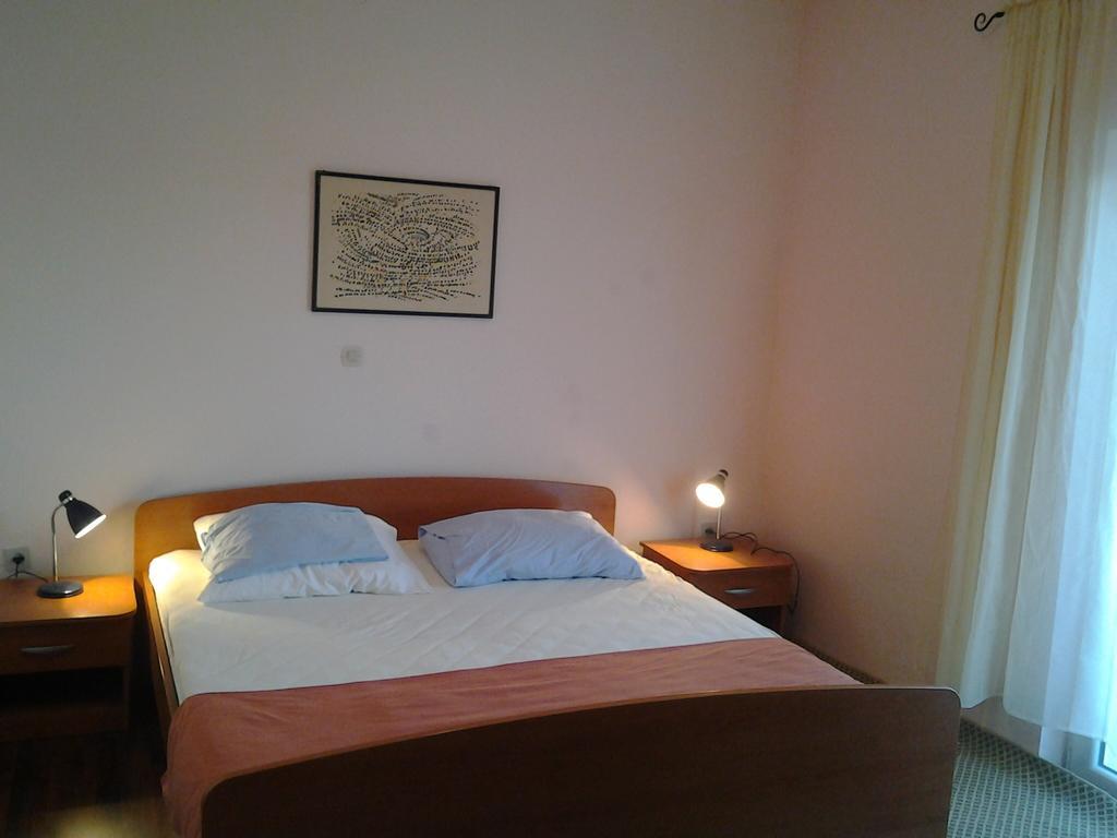 Apartment Raslina Стая снимка